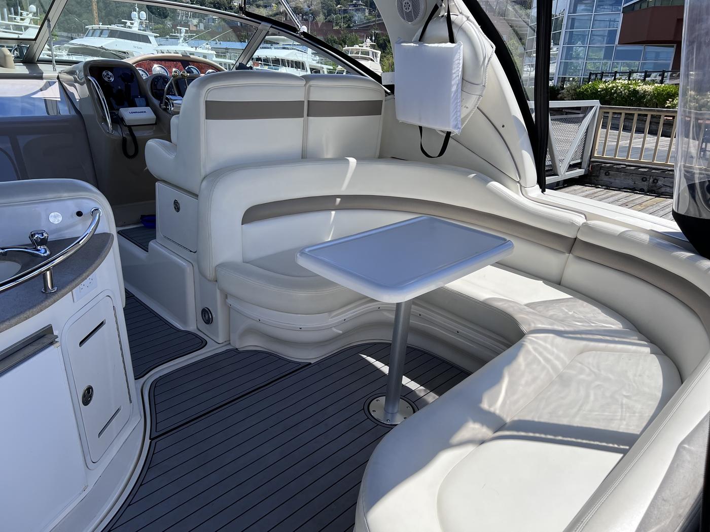 Cockpit lounge aboard the Sea Ray Sundancer 320